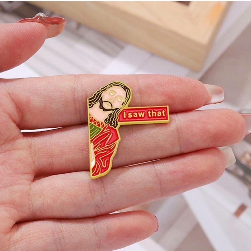 Women’s Jewelry Fun Cute "I Saw That" Jesus Enamel Pin - Red and Gold Brooch